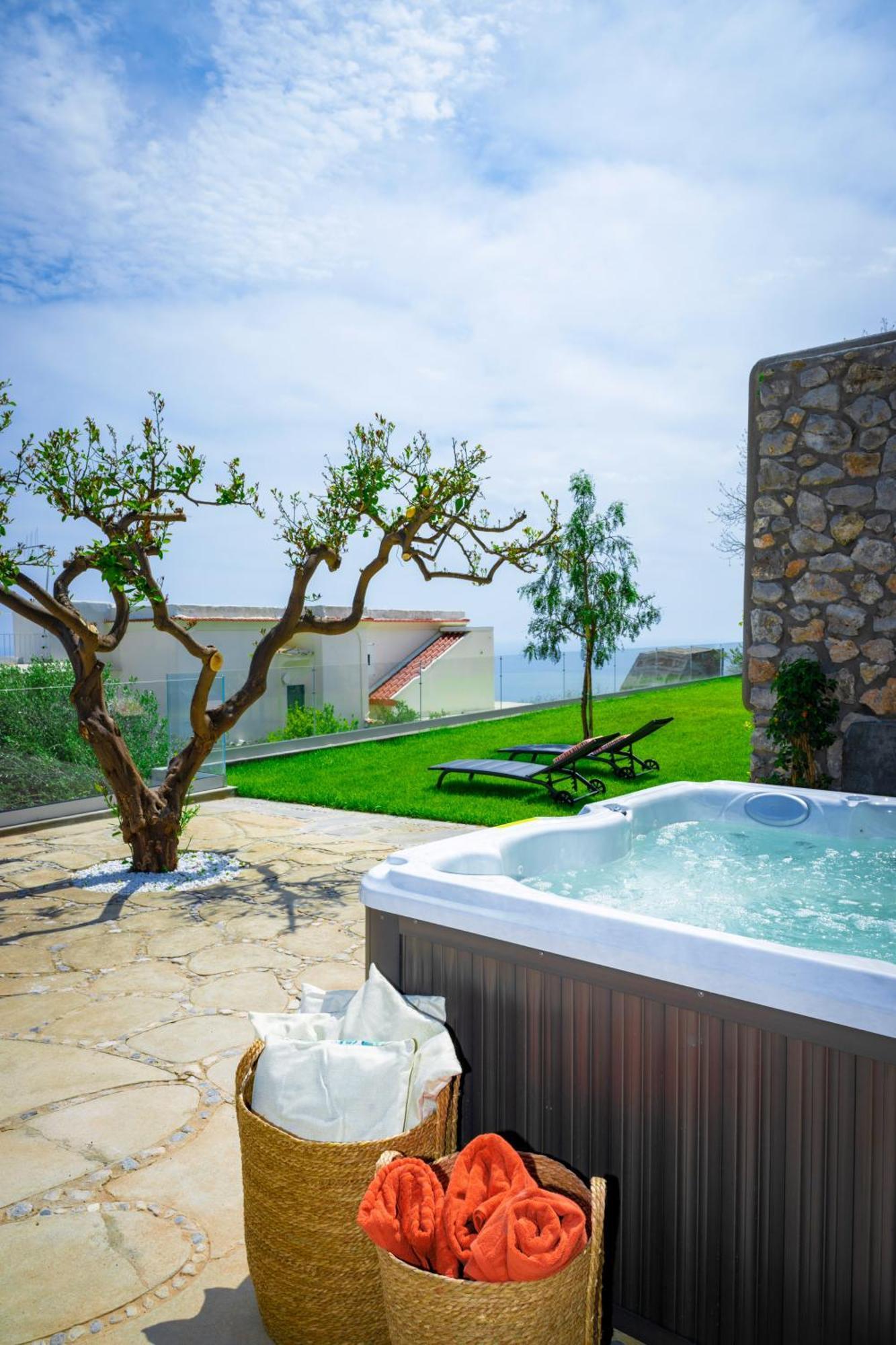Villa Mimina - Exclusive Villa With Garden, Jacuzzi And Sea View Praiano Bagian luar foto